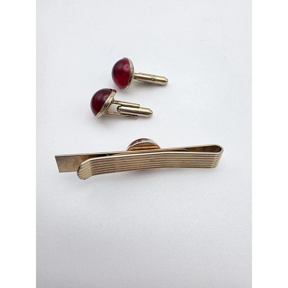 Vintage SWANK Cufflinks & Tie Clip Bar Set Blood Red Lucite Round Gold Tone Mens